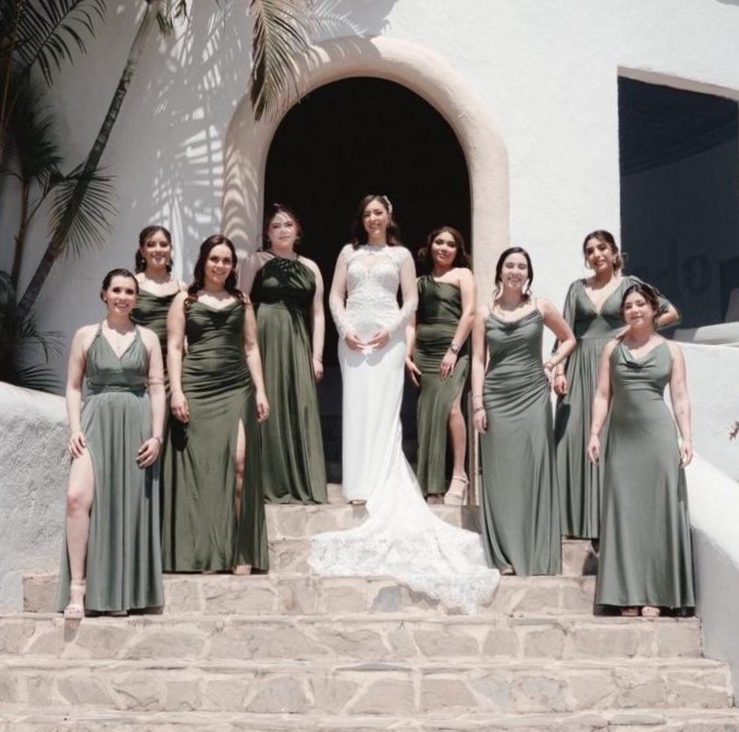 Novia con sus damas listas para el evento