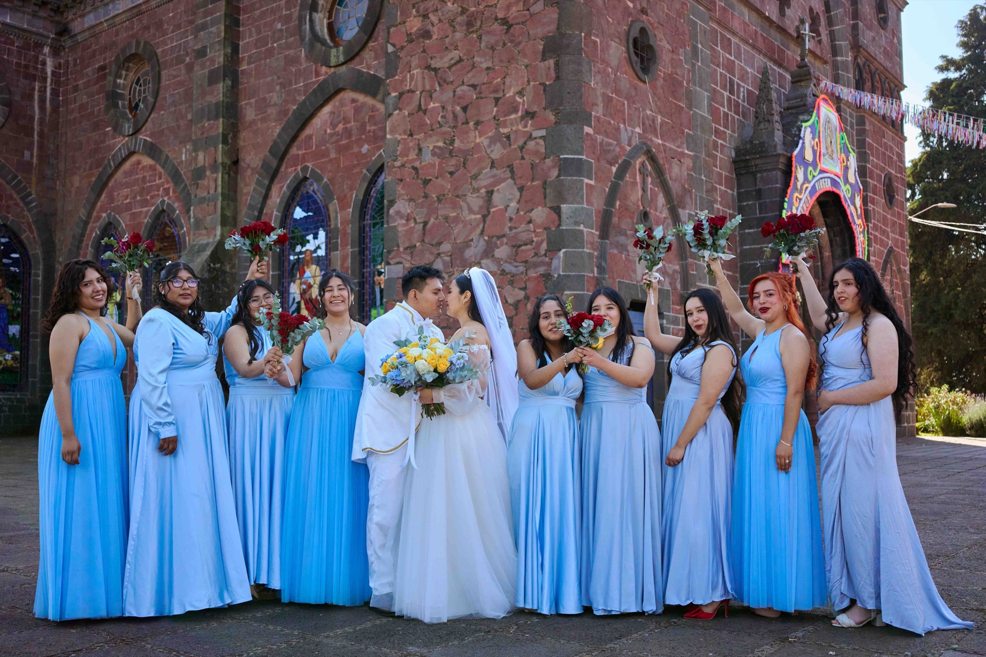 Damas de honor con vestidos D'honor