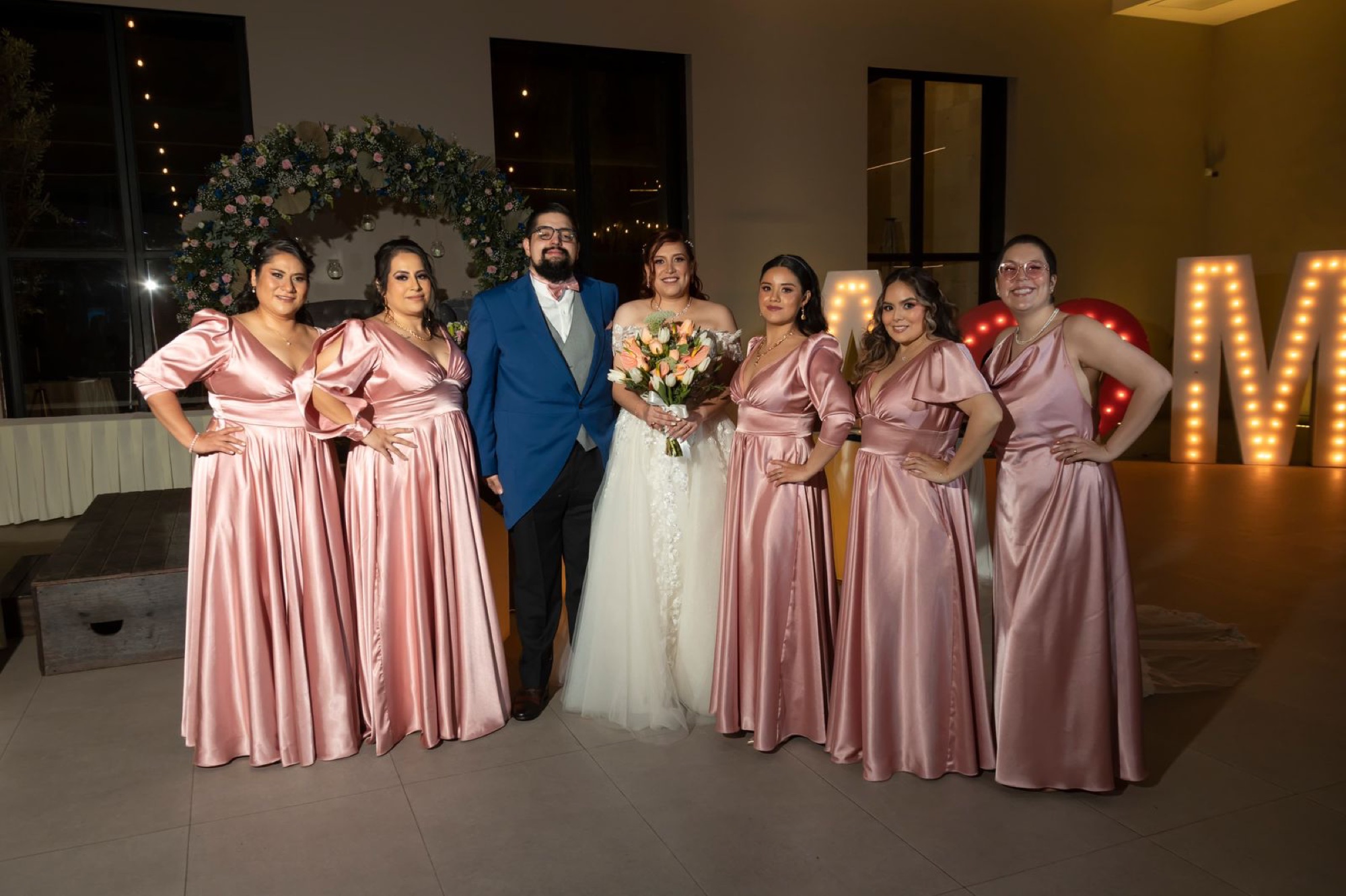 Damas de honor con vestidos D'honor